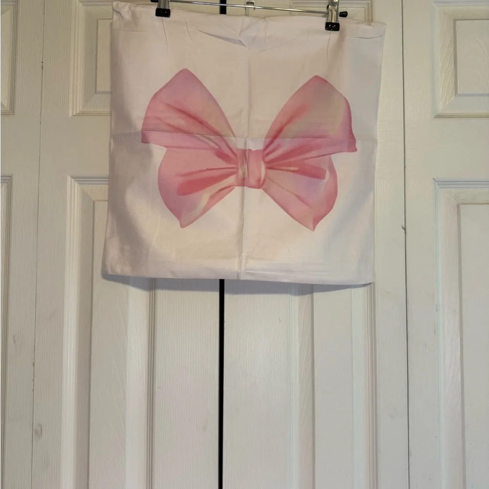 Pink Bow Accent Women's throw pillow‎ covers
